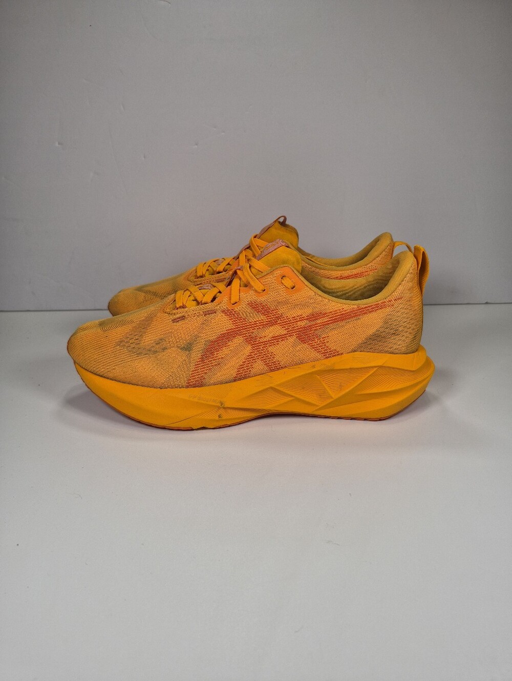 Asics Novablast 5 Yamabuki Anzu 1011B974-800 Men size 8.5
